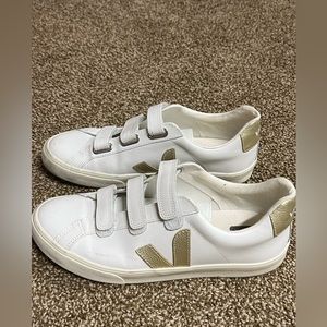 Veja Shoes Womens Size 10